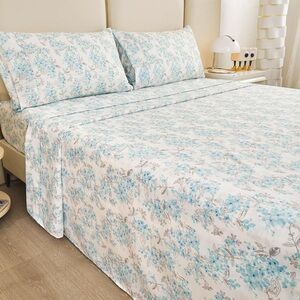 Floral Blue and White Bedsheets Set King Size 
* Brand New *